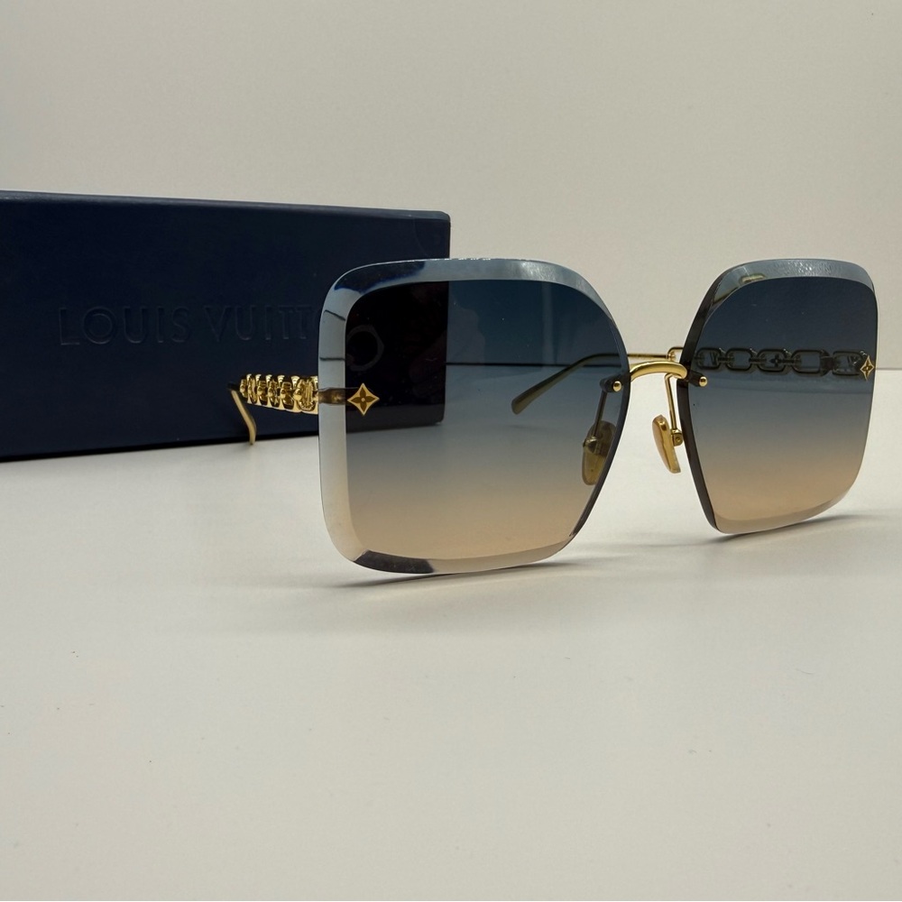 Authentic Louis Vuitton MG4262 LV Chain Square Sunglasses | Case Included